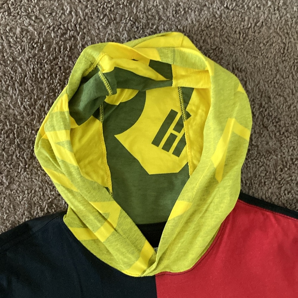NIKE Hooded T Shirt The Nike Tee Size M Black Blue Yellow Red White Green - Picture 12 of 12